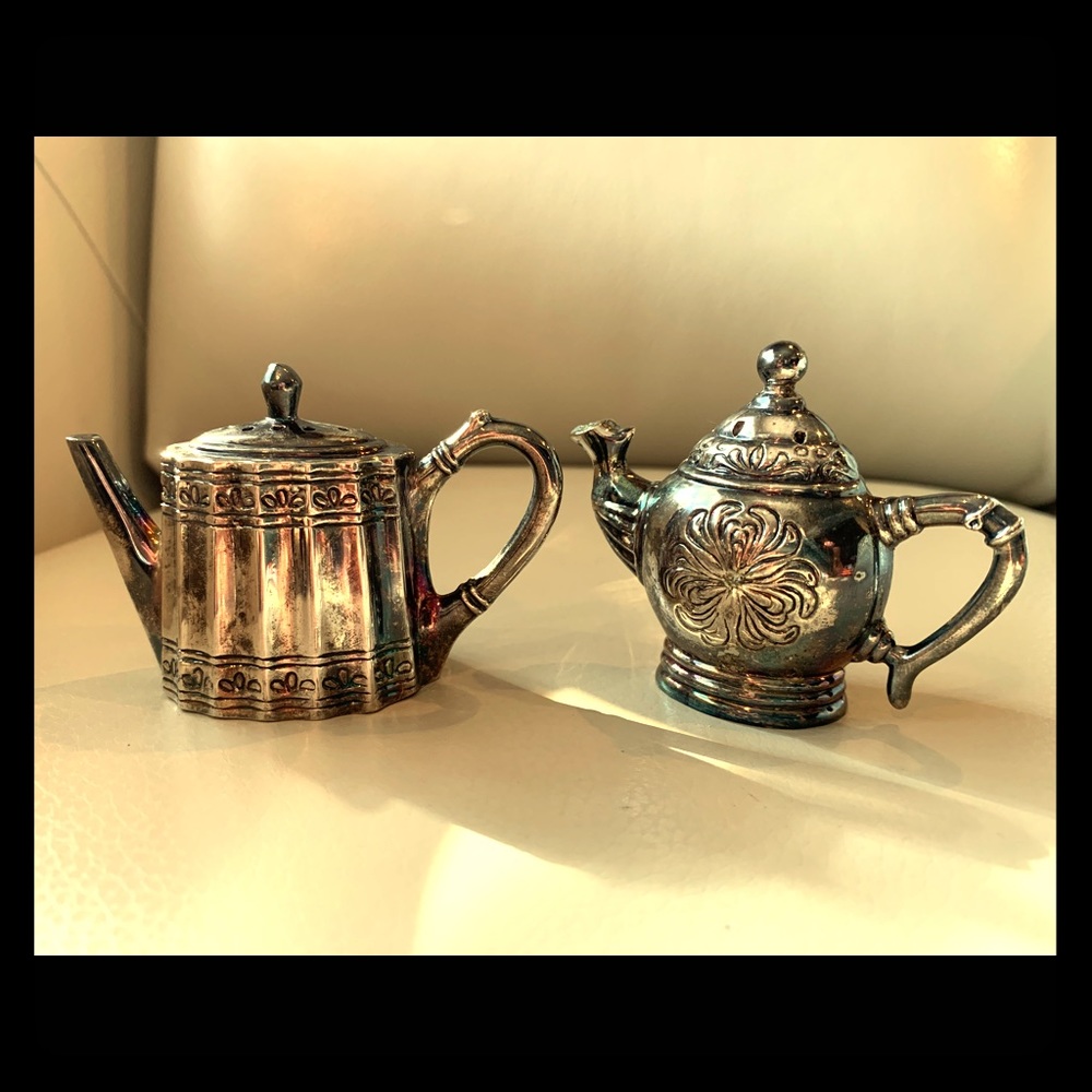 Vintage silver plated salt and pepper shaker